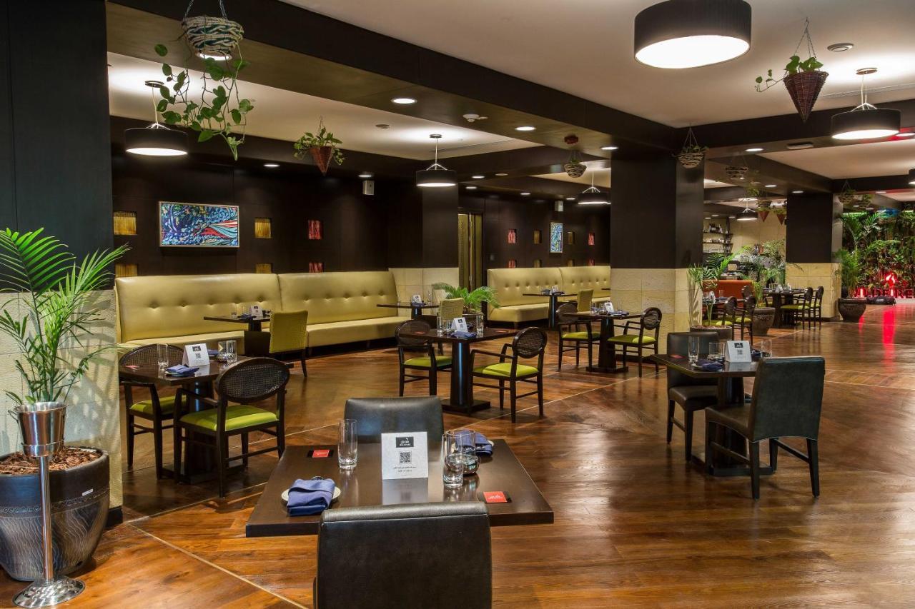 크라운 플라자 리야드 Rdc 호텔 앤 컨벤션 외부 사진 The interior of the restaurant
