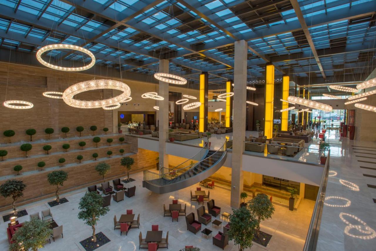 크라운 플라자 리야드 Rdc 호텔 앤 컨벤션 외부 사진 The interior of the terminal