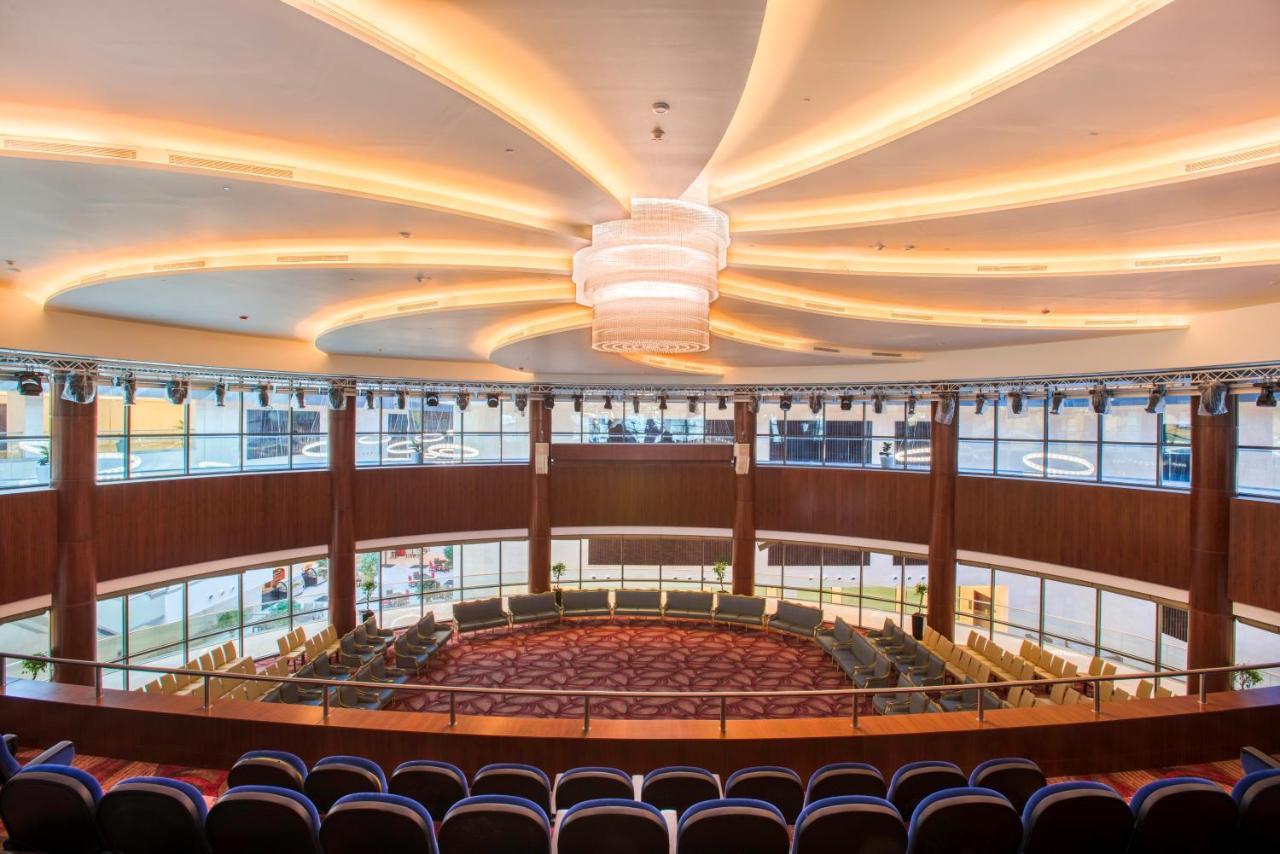 크라운 플라자 리야드 Rdc 호텔 앤 컨벤션 외부 사진 The main auditorium