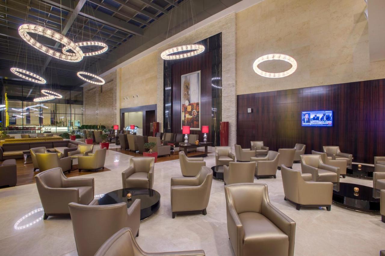 크라운 플라자 리야드 Rdc 호텔 앤 컨벤션 외부 사진 Business Class lounge at the airport