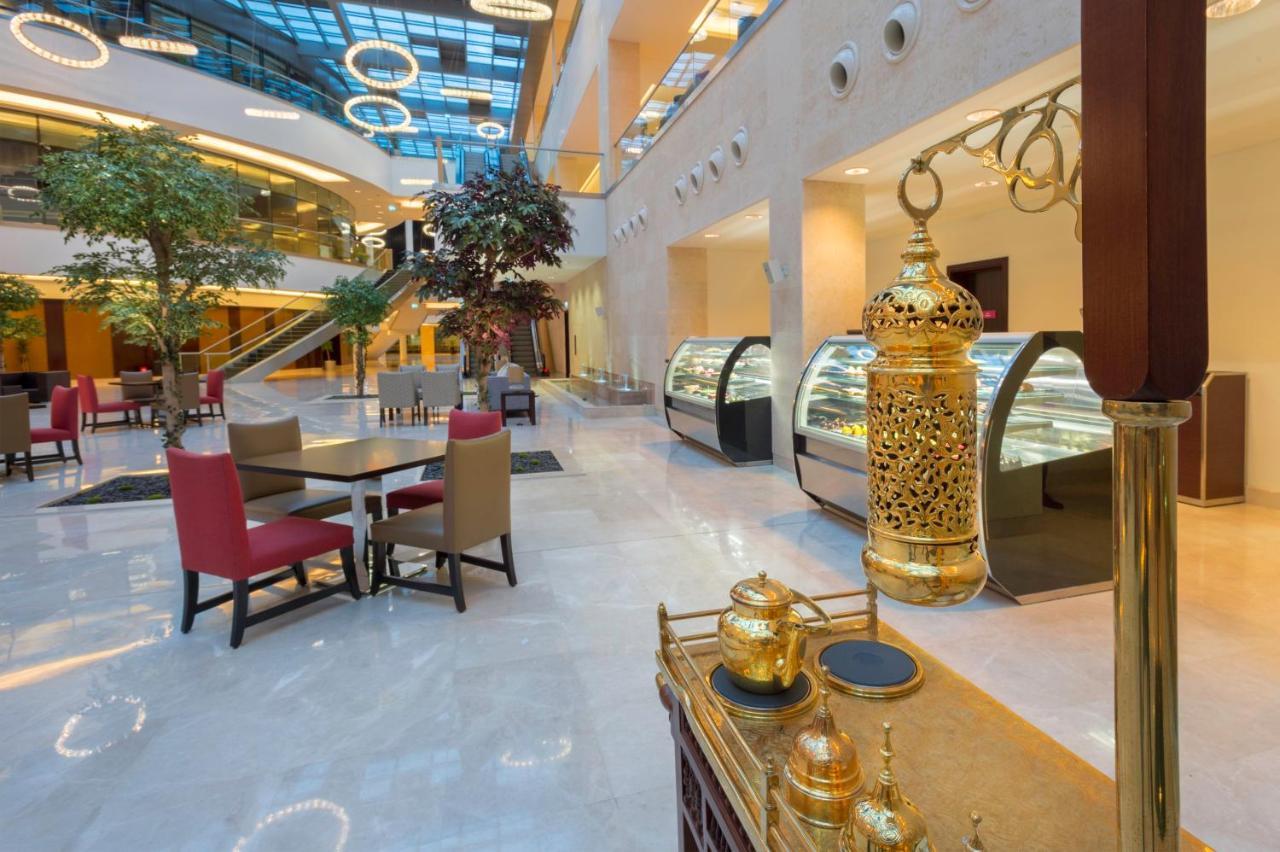 크라운 플라자 리야드 Rdc 호텔 앤 컨벤션 외부 사진 The lobby of the hotel
