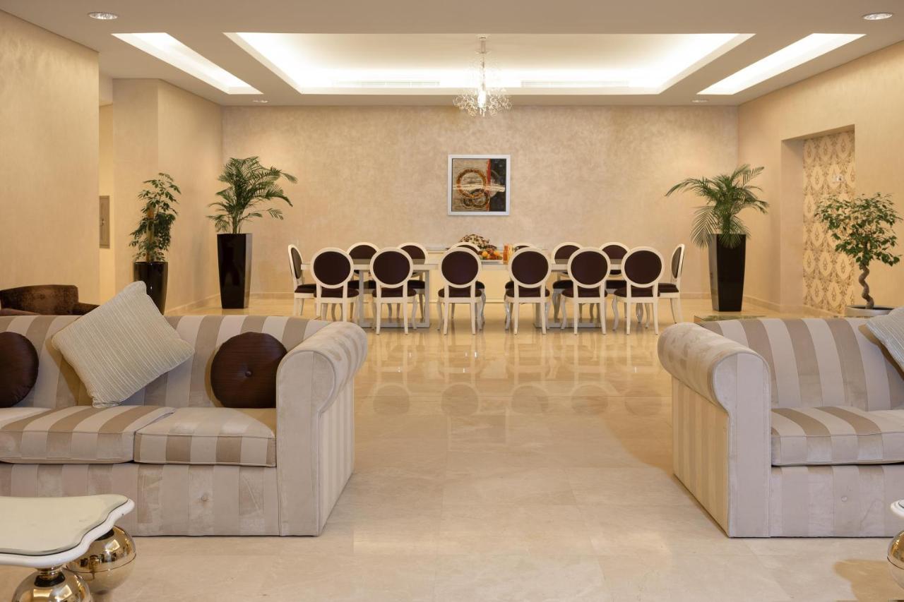 크라운 플라자 리야드 Rdc 호텔 앤 컨벤션 외부 사진 The interior of the hotel