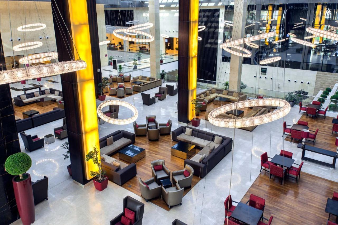 크라운 플라자 리야드 Rdc 호텔 앤 컨벤션 외부 사진 The lobby of the hotel