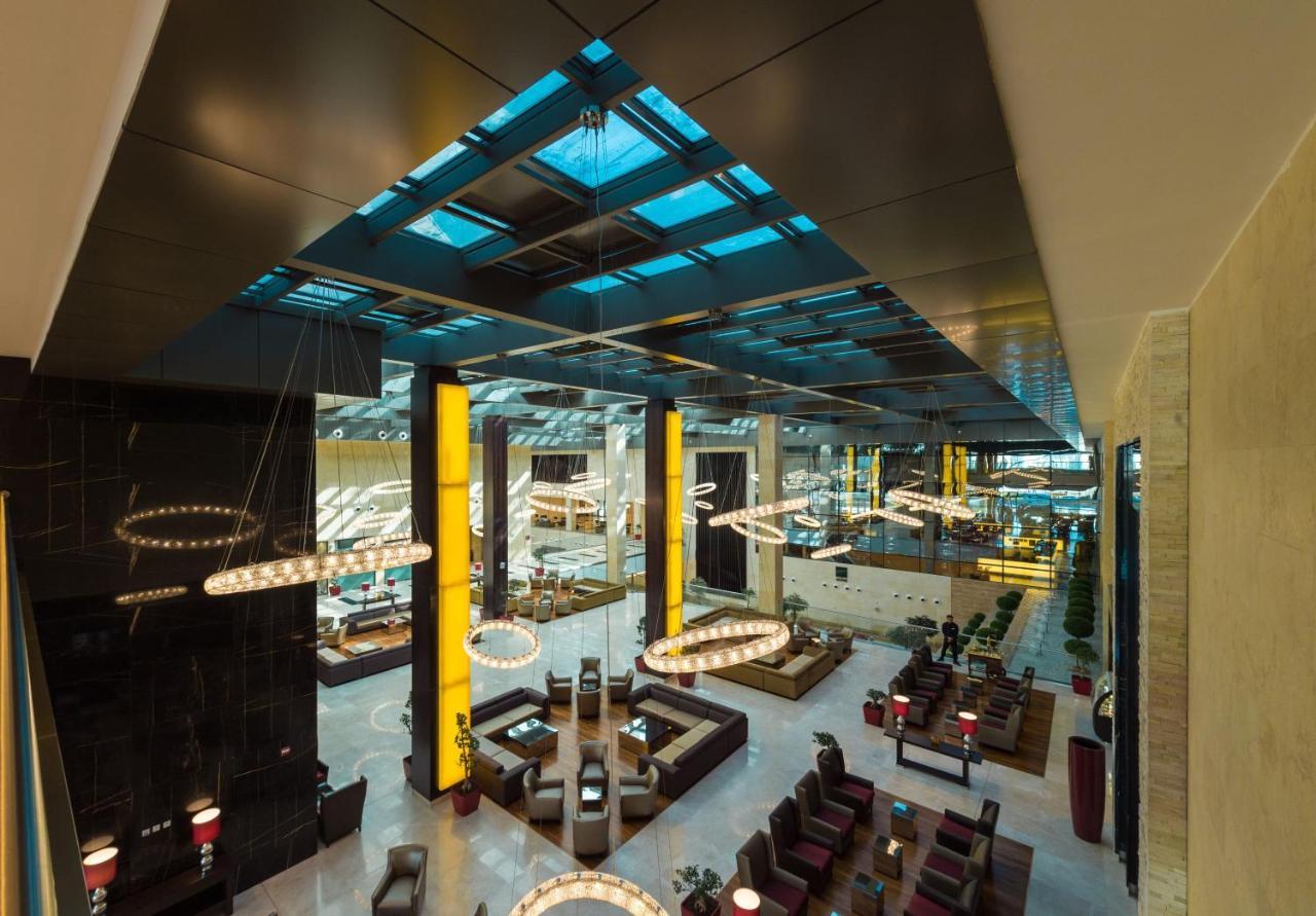 크라운 플라자 리야드 Rdc 호텔 앤 컨벤션 외부 사진 The lobby of the hotel