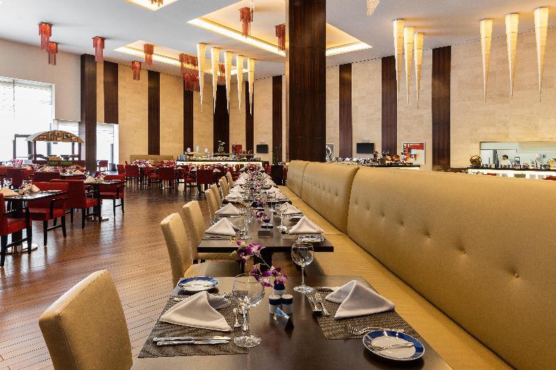 크라운 플라자 리야드 Rdc 호텔 앤 컨벤션 외부 사진 The restaurant