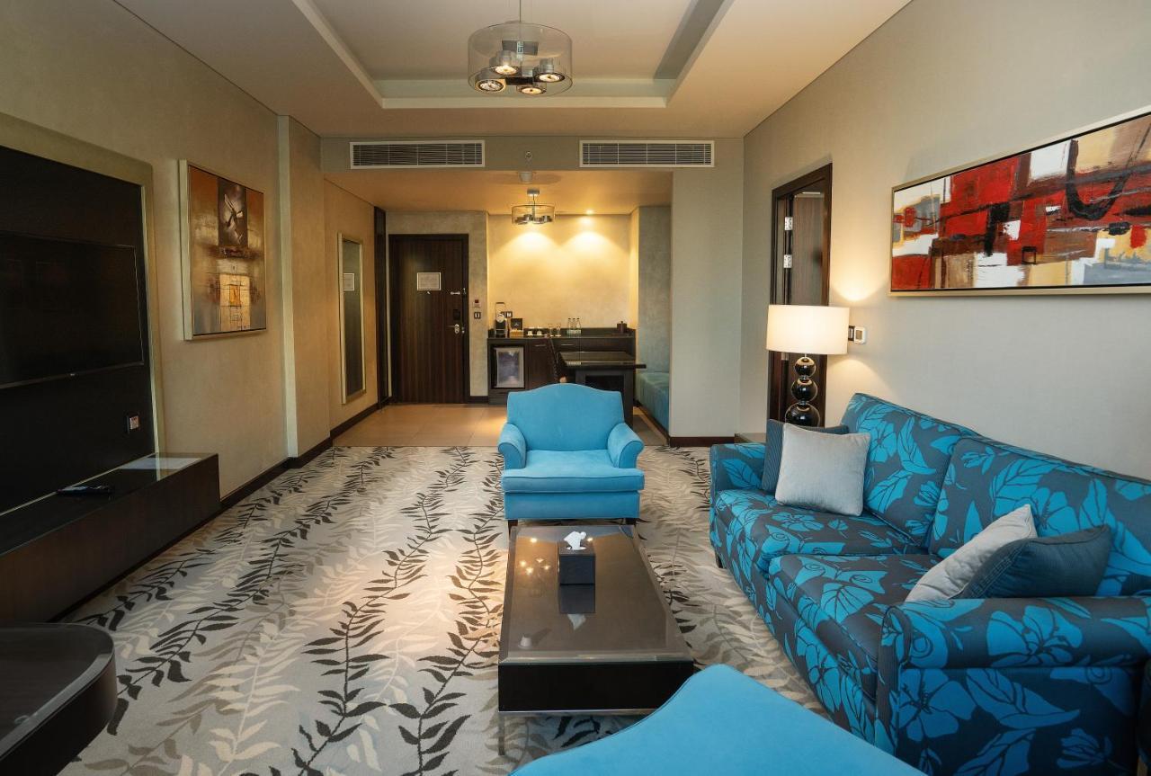크라운 플라자 리야드 Rdc 호텔 앤 컨벤션 외부 사진 A suite at the hotel