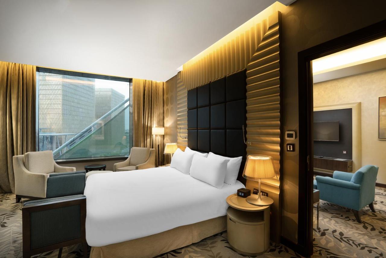 크라운 플라자 리야드 Rdc 호텔 앤 컨벤션 외부 사진 A suite at the hotel